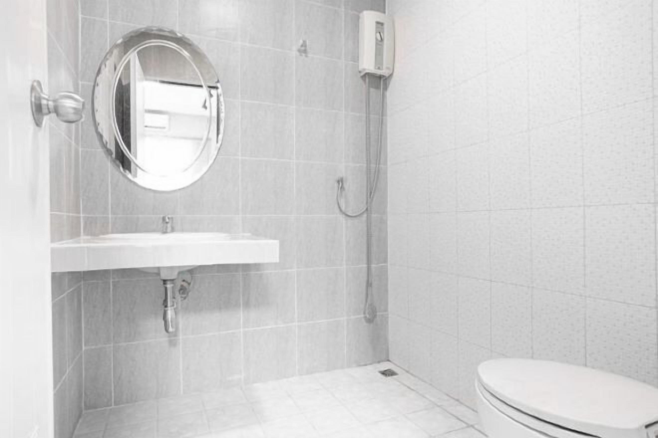 Sturta, handklæði, sápa, sjampó