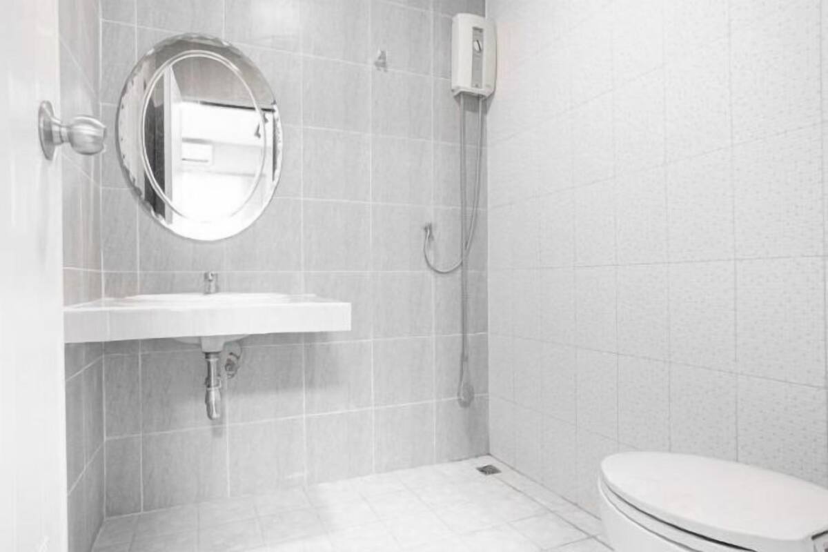 Ducha, toallas, jabón y champú