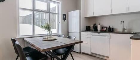Kühlschrank, Ofen, Herdplatte, Geschirrspüler