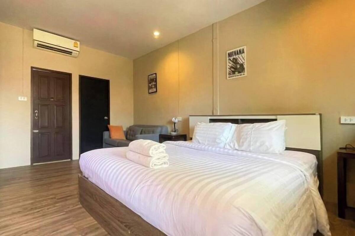 In-room safe, desk, laptop workspace, WiFi (free)