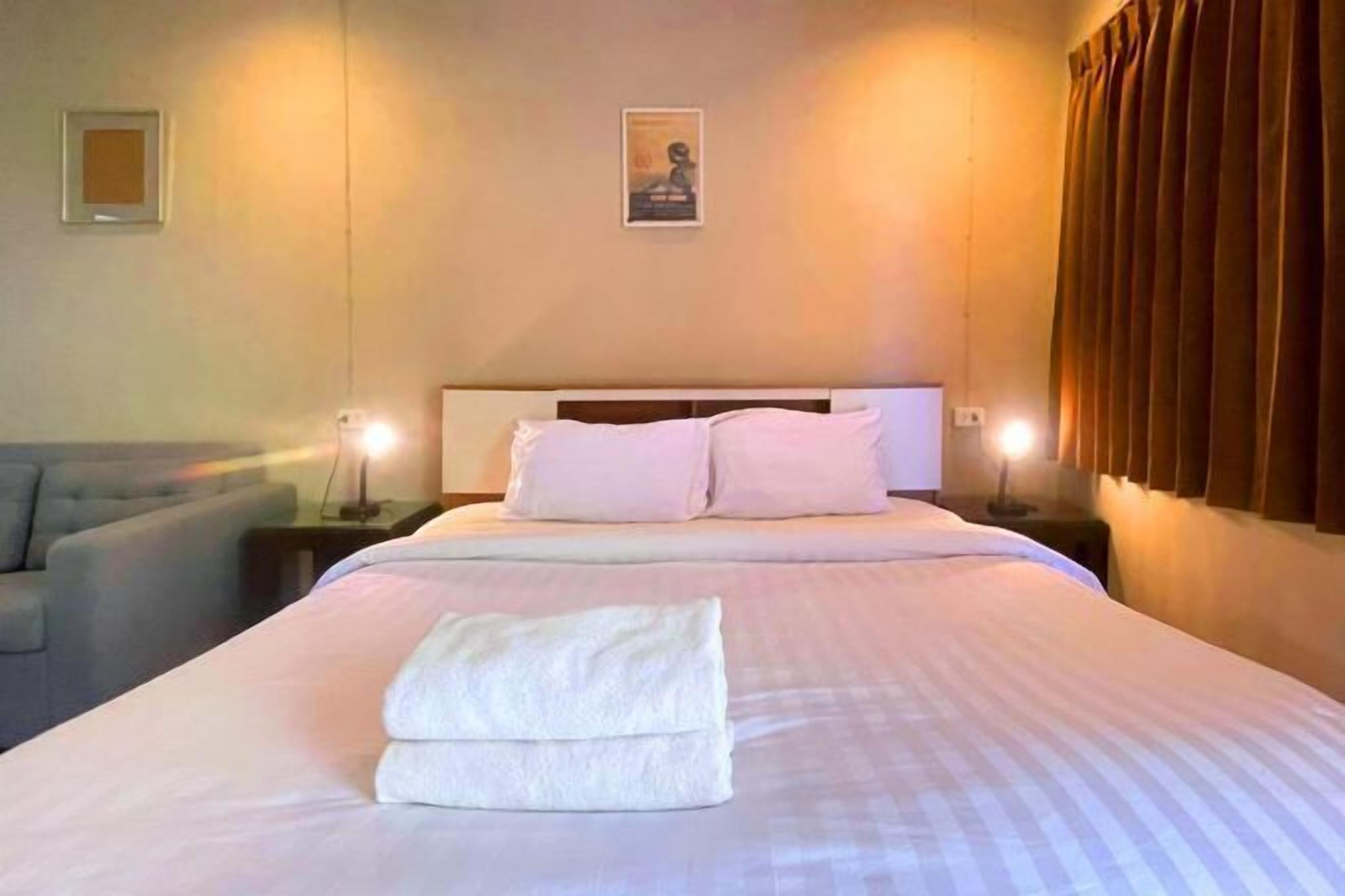 In-room safe, desk, laptop workspace, WiFi (free)