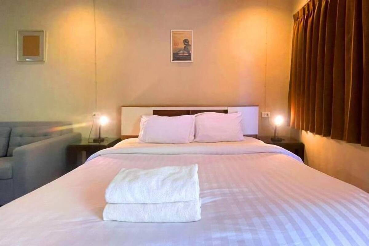 In-room safe, desk, laptop workspace, WiFi (free)