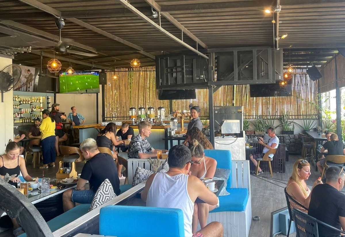 Open-air Breakers restaurant with sports screens