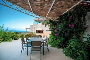 Outdoor dining - Villa Vuna - Private Pool - Panoramic Seaview (Georgioupoli)