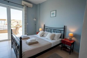 3 chambres, fer et planche à repasser, lit de bébé portatif