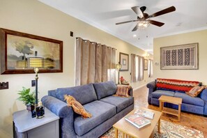 Smart-TV, Kamin, Stereoanlage, Arbeitsbereiche