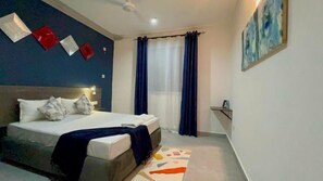 3 habitaciones, tabla de planchar con plancha, wifi y ropa de cama 