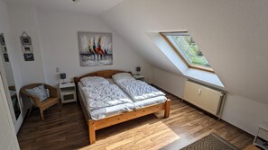 2 bedrooms, iron/ironing board, free WiFi
