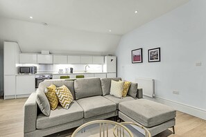 Basic Apartment | Living area | TV - Superb Clapham Duplex (London)