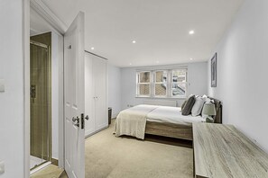 Basic Apartment | 2 bedrooms, iron/ironing board, bed sheets - Superb Clapham Duplex (London)