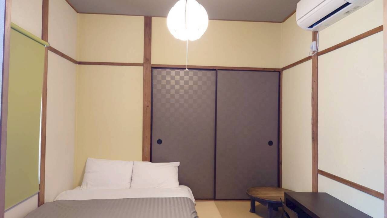 3 bedrooms, laptop workspace, iron/ironing board, free WiFi
