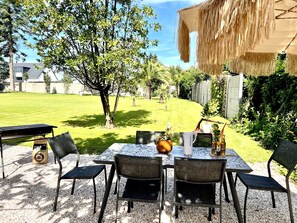 Outdoor dining - L'âme Voyageuse, Raffinée, 2-8 Pers, Plages à 15min (Baye)