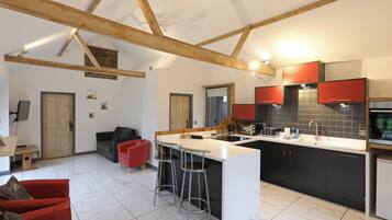 Réfrigérateur, four, plaque de cuisson, lave-vaisselle