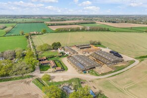 Exterior - The Old Corn Store – Experience Rural Life in Norfolk (Norwich)