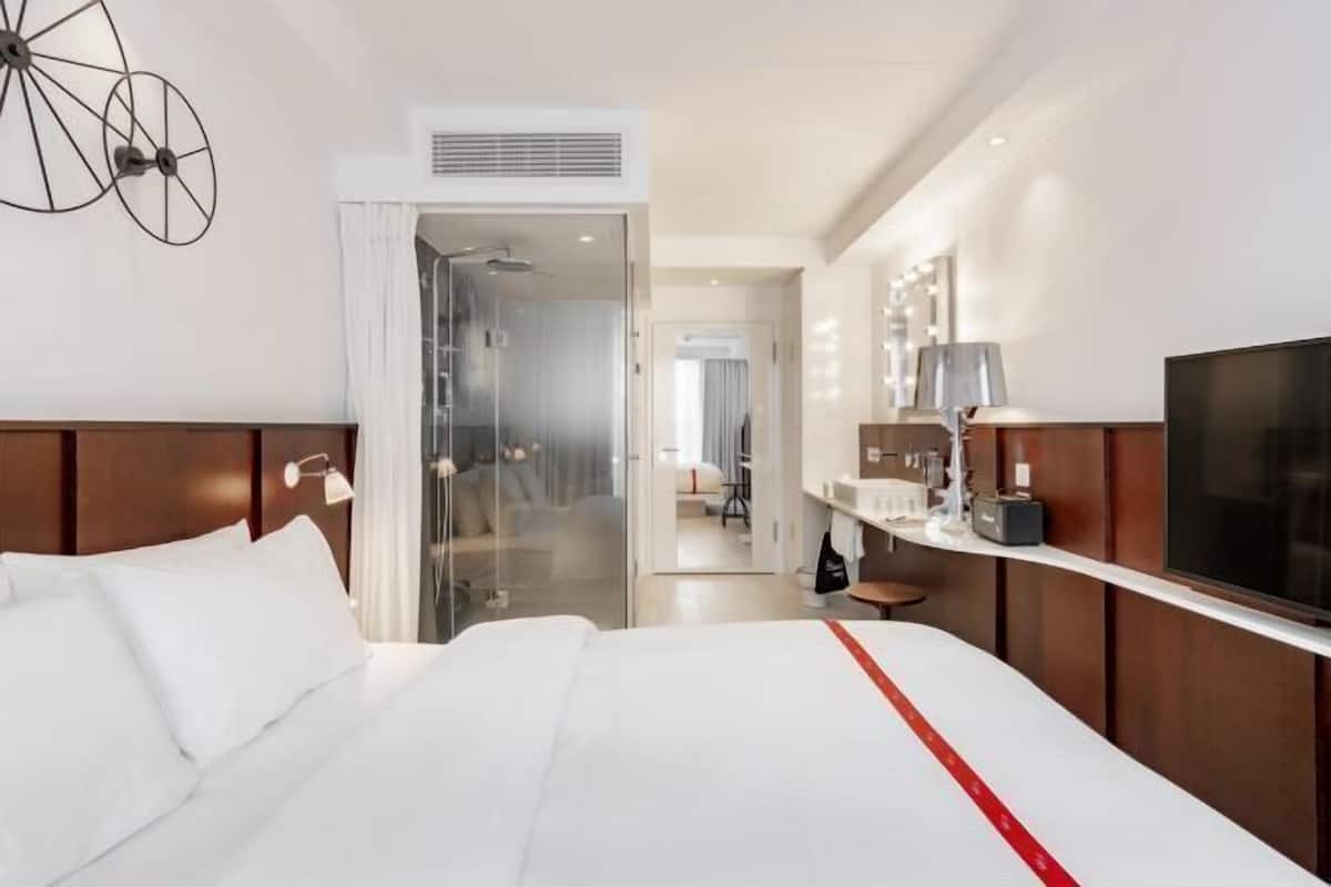 In-room safe, soundproofing, bed sheets