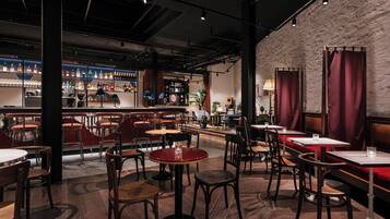 Bar (in der Unterkunft)