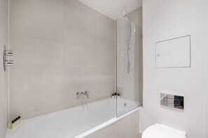 Bathroom - Modern 2BR 2BA with Balcony by Soho (London)