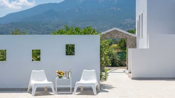 Vila, 4 quartos, para fumantes, piscina particular | Piscina | Piscina externa