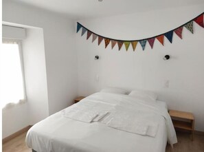 2 quartos, berço de viagem, Wi-Fi de cortesia, roupa de cama