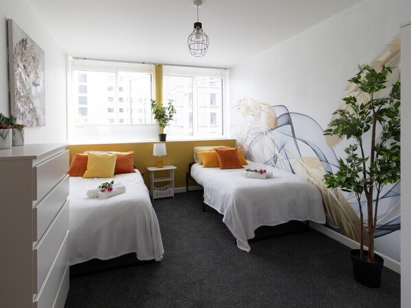 2 bedrooms, iron/ironing board, free WiFi, bed sheets