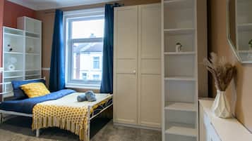 5 bedrooms, iron/ironing board, free WiFi, bed sheets