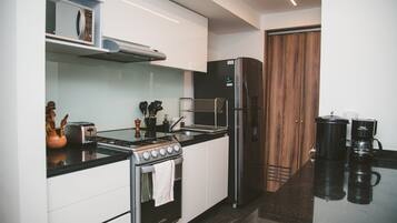 Fridge, microwave, oven, stovetop