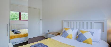 2 slaapkamers, een strijkplank/strijkijzer, gratis wifi, beddengoed