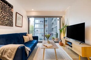 Una Smart TV, un reproductor de DVD