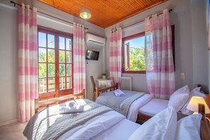 3 bedrooms, iron/ironing board, free WiFi, bed sheets