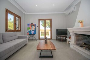 Televisión, chimenea