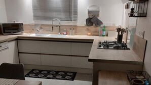 Coffee/tea maker, fridge, microwave, oven - Location en Savoie (Arith)
