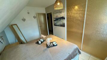 1 chambre, bureau, fer et planche Ă repasser, lit parapluie