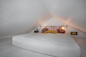 Iron/ironing board, WiFi, bed sheets - Sparkling newly built house close to city & nature (Älvsjö)