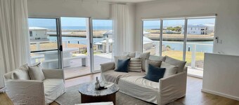Casa Bianca - Ocean and harbour views