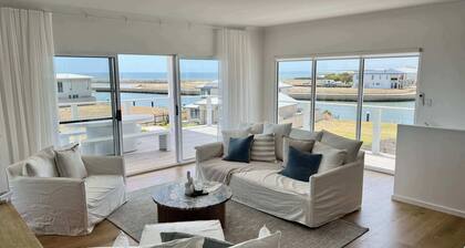 Casa Bianca - Ocean and harbour views