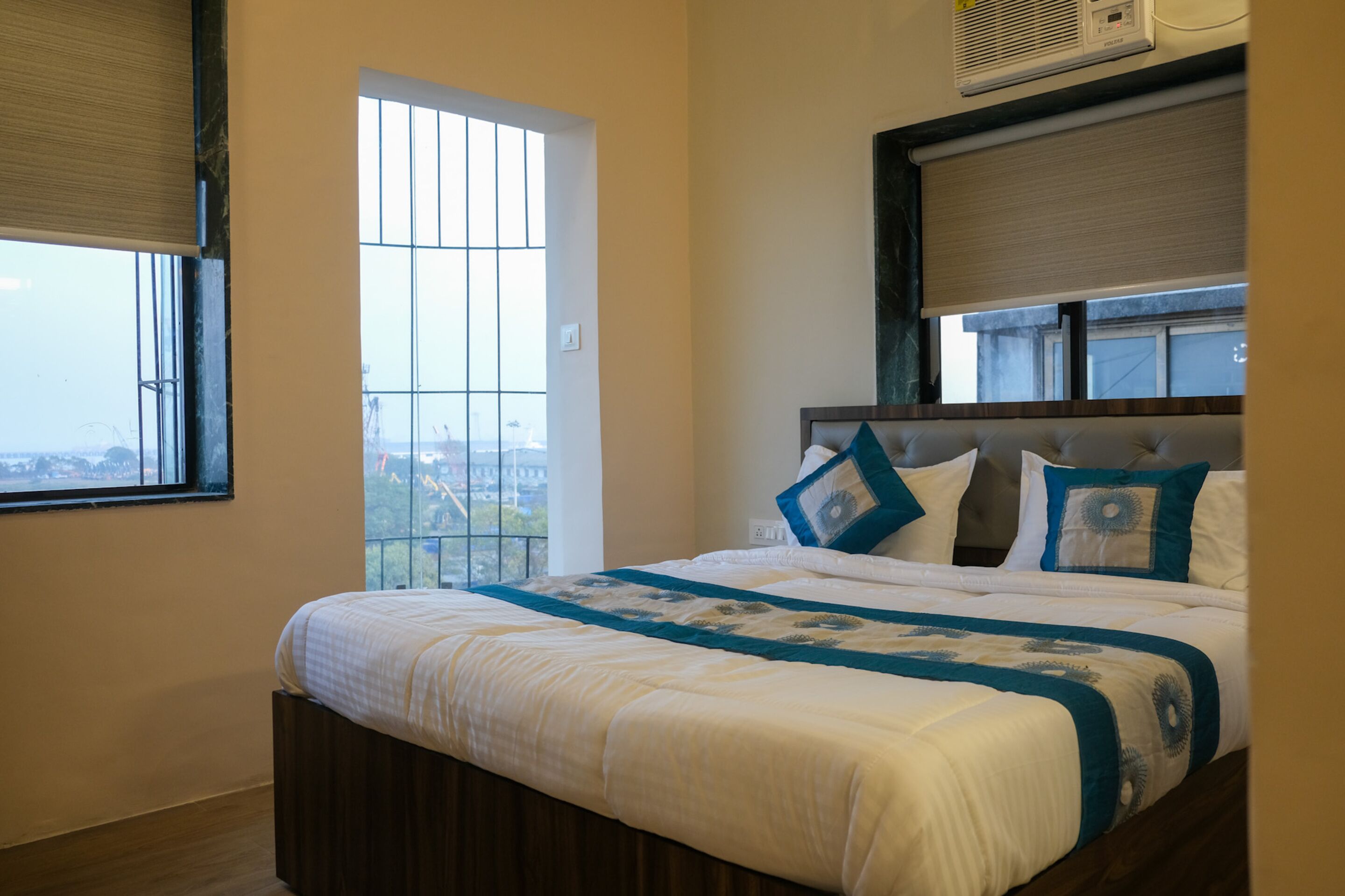 Desk, free WiFi, bed sheets