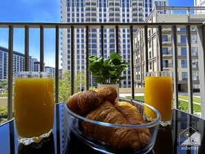 Outdoor dining - Gorgeous 1B With Balcony in Socio in Dubai Hills (Dubai)