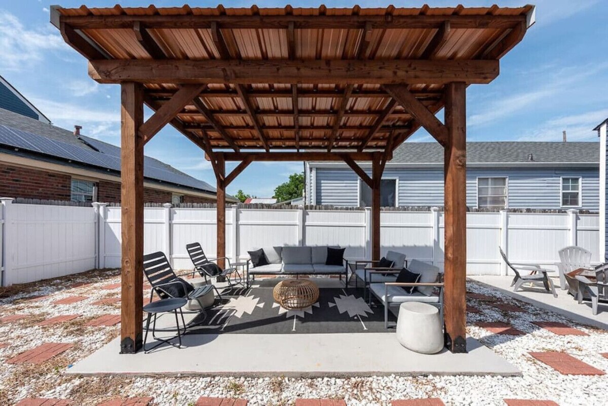 Large Home w/ Back Yard Oasis | Perfect for Groups