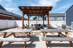 Outdoor dining - Large Home w/ Back Yard Oasis | Perfect for Groups (New Orleans)