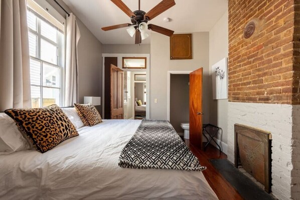 3 bedrooms, desk, iron/ironing board, free WiFi