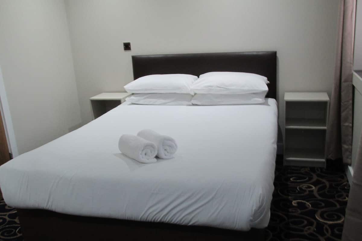 Classic Double Room, Ensuite | 1 bedroom, blackout drapes, free WiFi, bed sheets