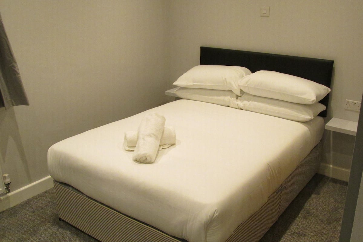 1 bedroom, blackout drapes, free WiFi, bed sheets