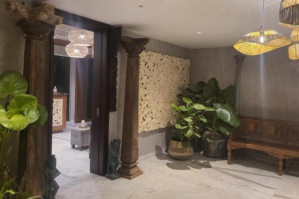 Hot tub, steam room, body treatments, mud baths, aromatherapy