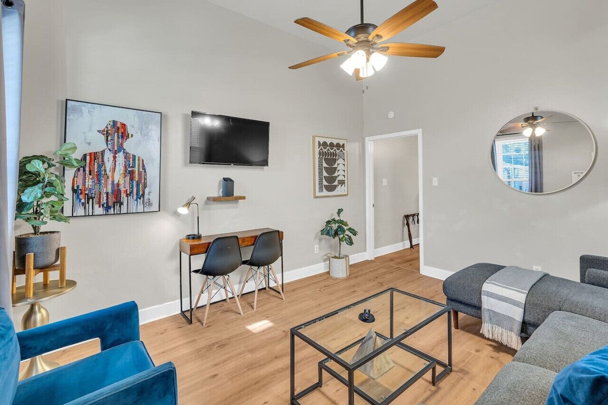 Updated Mid-City Shotgun | Walkable to Streetcar