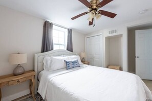 3 bedrooms, desk, iron/ironing board, free WiFi - Uptown Recently Renovated | 3 Blocks to Streetcars (New Orleans)