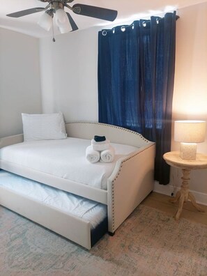 3 bedrooms, desk, iron/ironing board, free WiFi