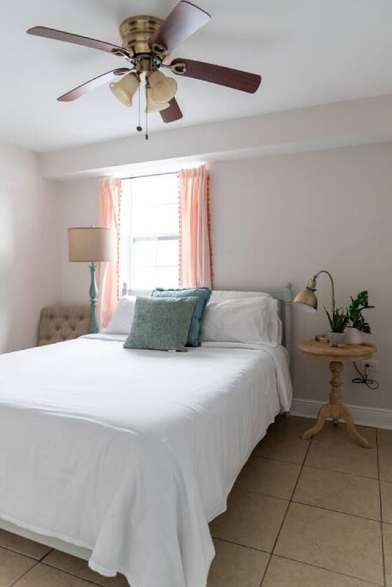 3 soverom, skrivebord, strykejern/-brett og wi-fi (inkludert)