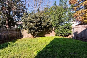 Property grounds - Uptown Recently Renovated | 3 Blocks to Streetcars (New Orleans)