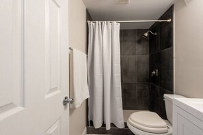 Hårføner og håndklær