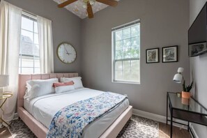 3 sovrum, skrivbord, strykjärn/strykbräda och gratis wi-fi